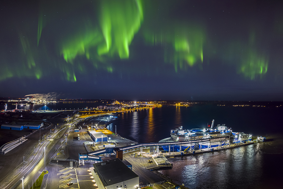 Reach stacker i Umeå hamn som hanterar containers