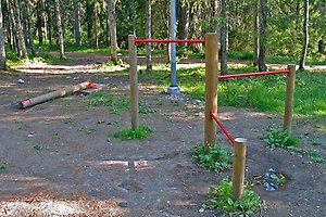 Stock och ställningar med stänger att hänga i.